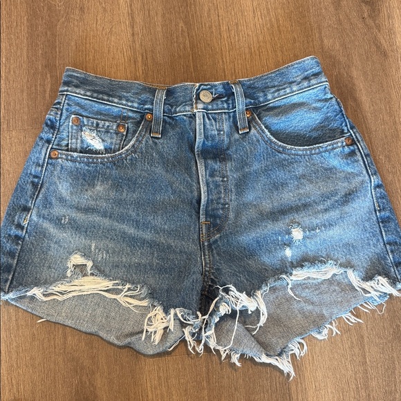 Levi 501 cut off shorts. Size 24. From revolve - Picture 1 of 2